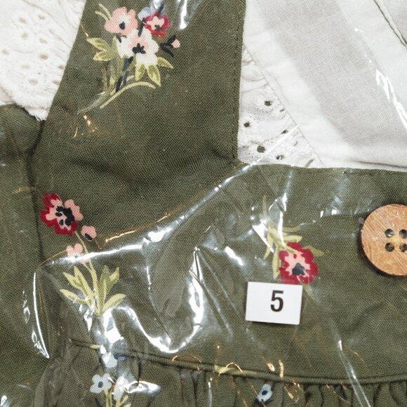 Well Dressed Wolf Aunt Heart Greenhouse Garden Set NWT in size 5 - Picture 6 of 6